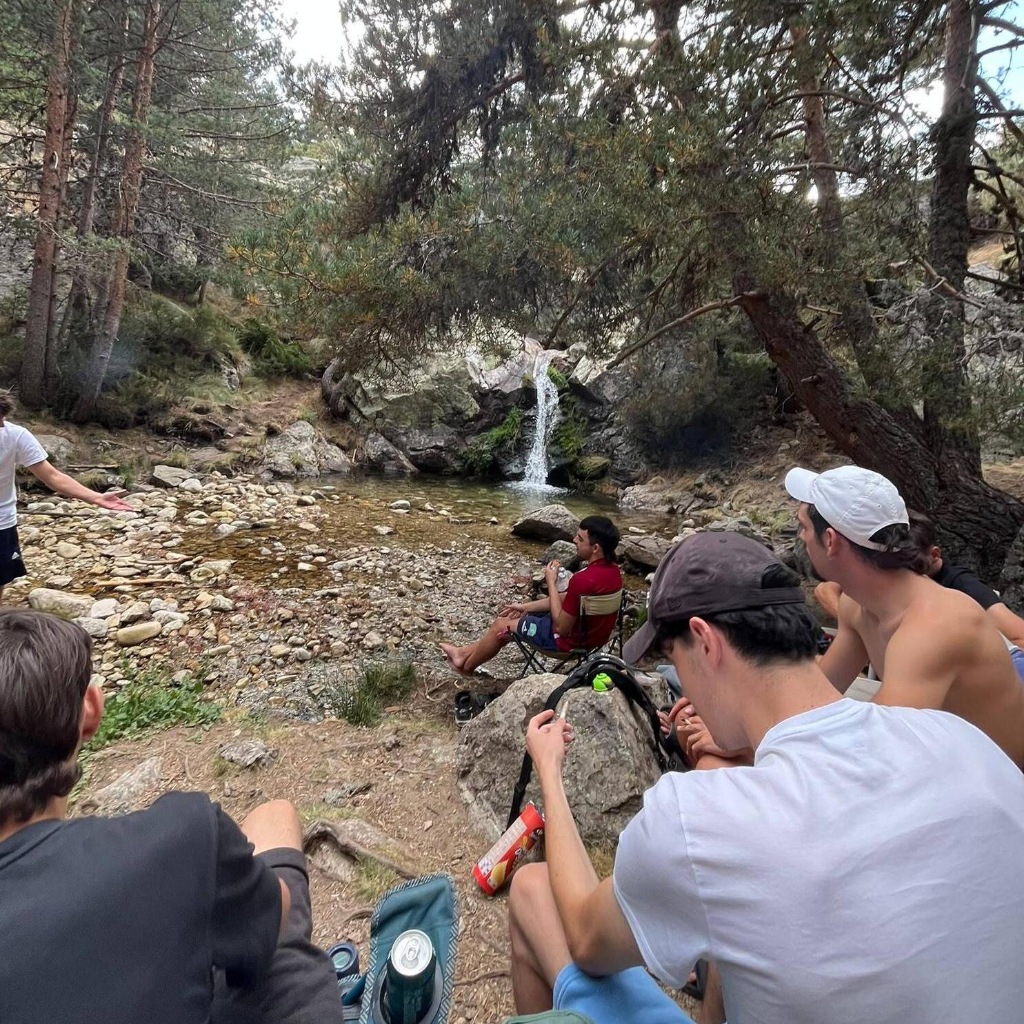 ZULO PRODS PUBLICAN "CACHO A CACHO"