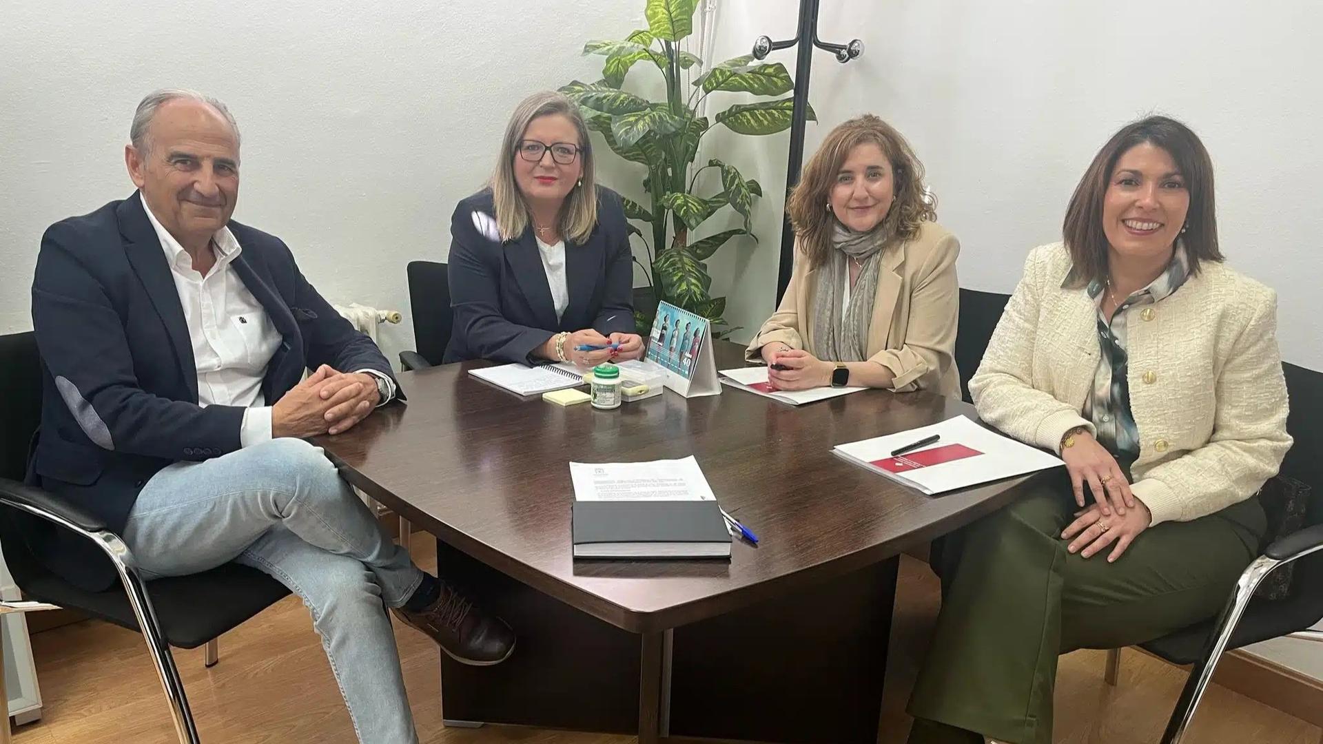 A female fitness athlete. 